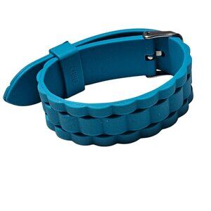 Retro Minimalist Blue Silicone Watch Band Textured Design 80s 90s Fashion Women